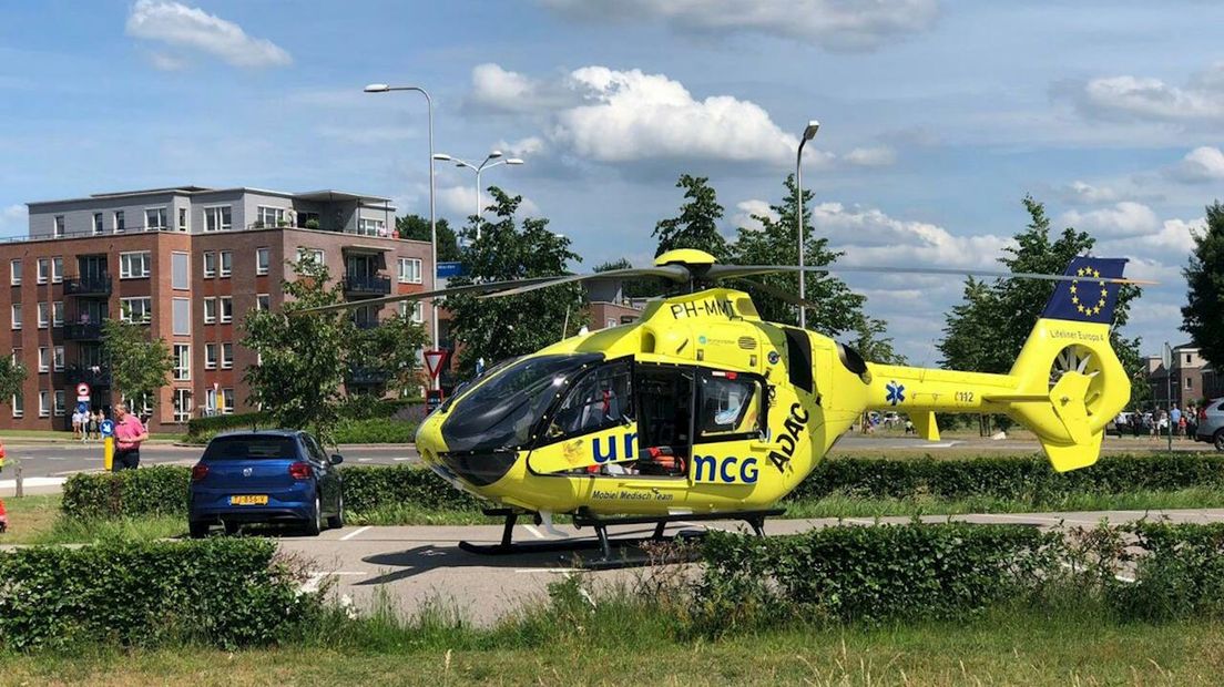 Traumaheli staat in Wierden om arts gelegenheid te geven hulp te bieden