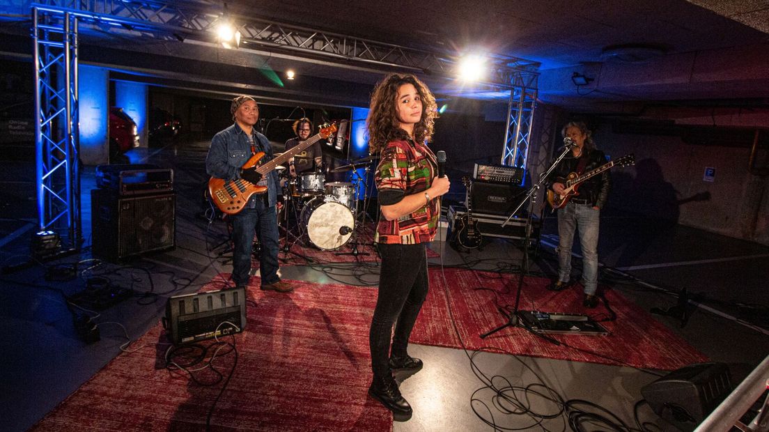 De vier leden van Blues Juice tijdens de keldersessie van RTV Drenthe