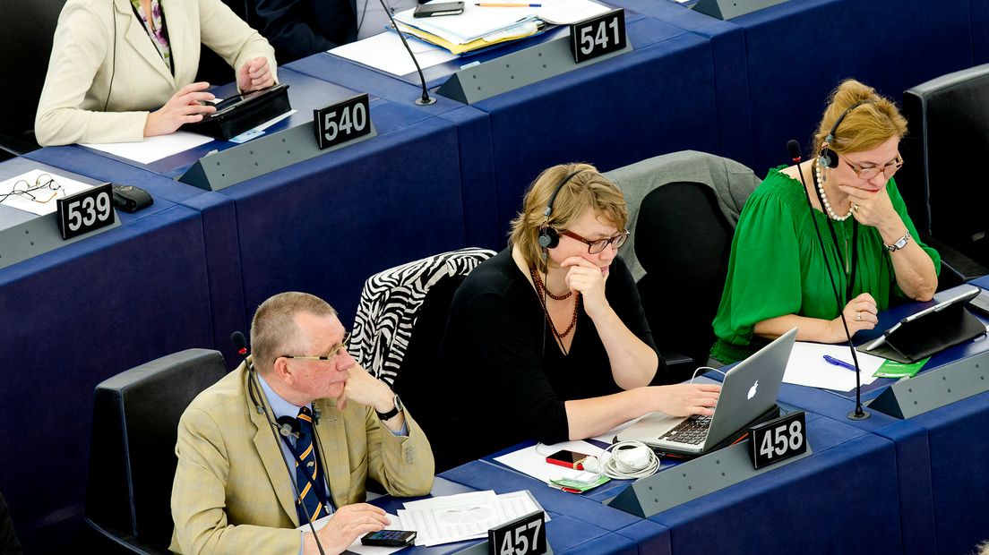 Mineur (midden) tijdens haar eerste Europa-vergadering in 2014.