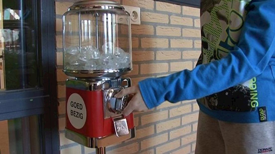 Complimentenmachine in actie