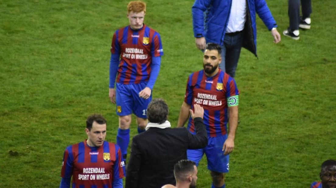 De spelers van DVS beseffen dat het voorbij is