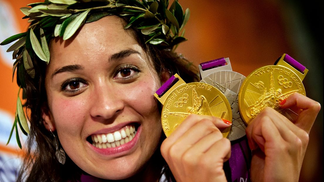 Ranomi Kromowidjojo met haar medailles na de Spelen van 2012