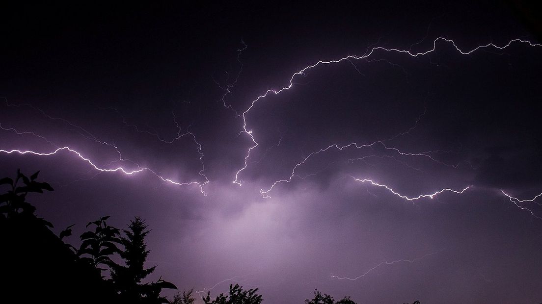 Vanmiddag kans op onweer