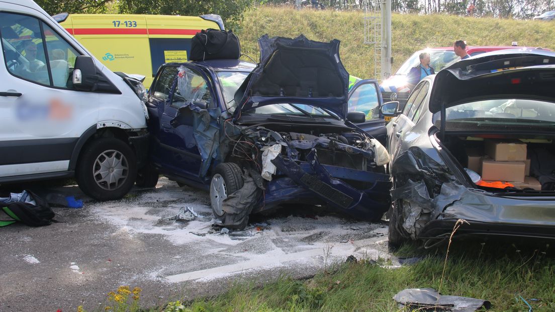 Tien gewonden bij verkeersongeval Goedereede - RTV Rijnmond
