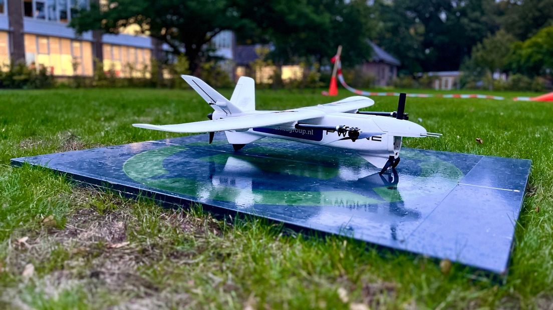 Drone vliegt met kunstwerk van Oranjewoud naar Kopenhagen - Omrop Fryslan