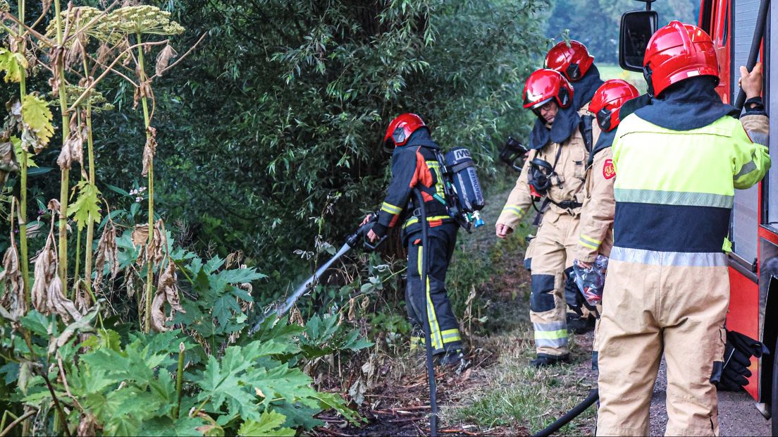 Brandweer blust de brand