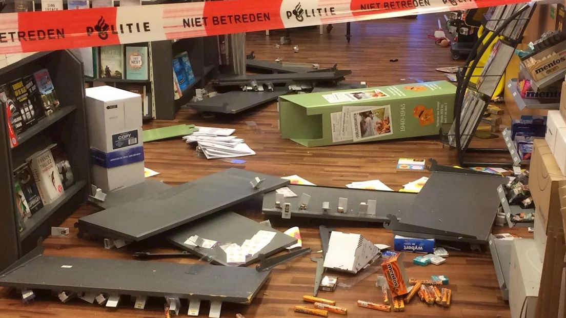 Chaos in Readshop Nieuwleusen na ramkraak