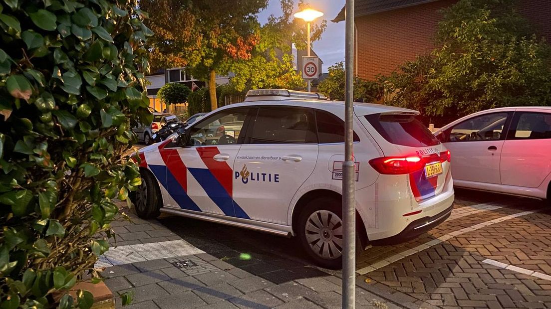 De politie is met meerdere auto's naar de Bergweg gekomen