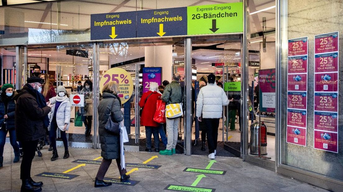 Winkelen, overnachten of een terrasje in Duitsland vereist in veel deelstaten nu 3 prikken, ook voor Janssen-gevaccineerden