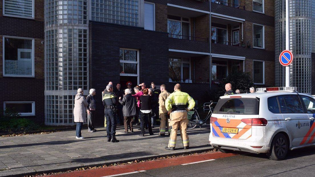 Bewoners staan buiten