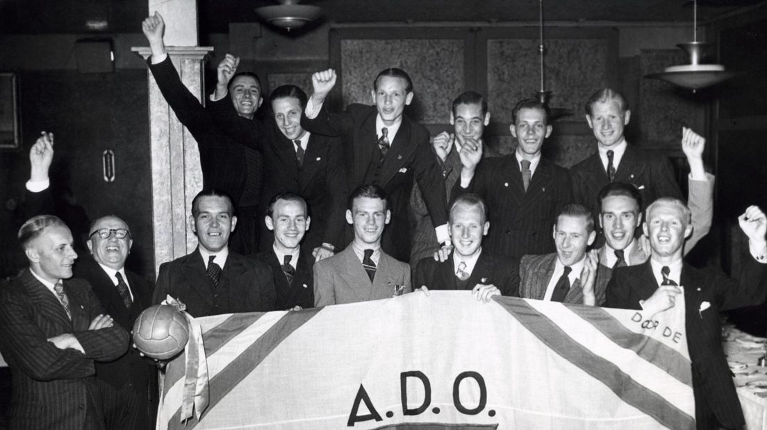 De kampioensfoto van ADO Den Haag uit 1942
