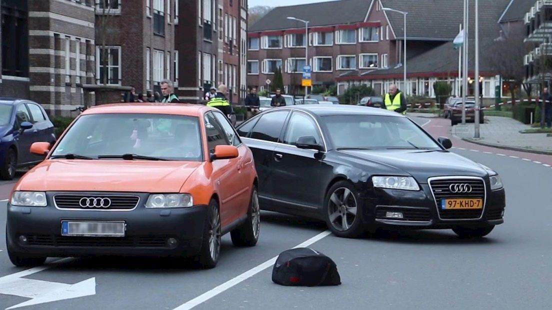Arrestatieteam rijdt Duitse auto klem in Oldenzaal