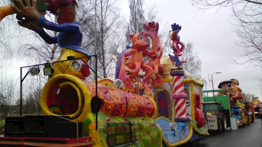 Verlichte carnavalsoptochten