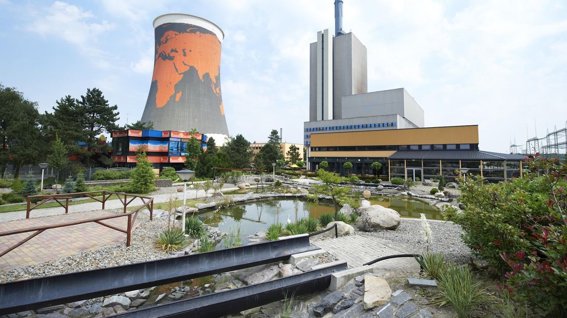 Funpark Meppen met de 132 meter hoge koeltoren
