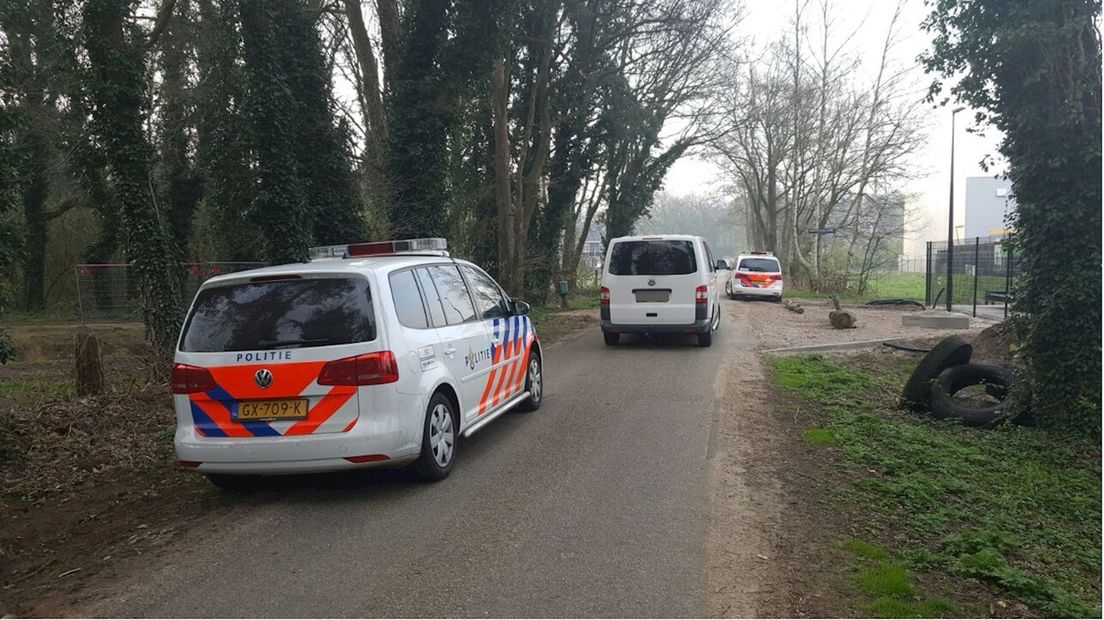 Man zwaargewond na gijzeling in auto buitengebied Enschede