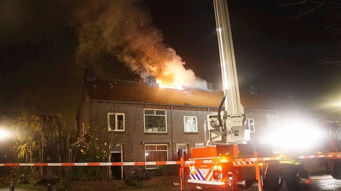 Brand op zolder van woning in Deventer