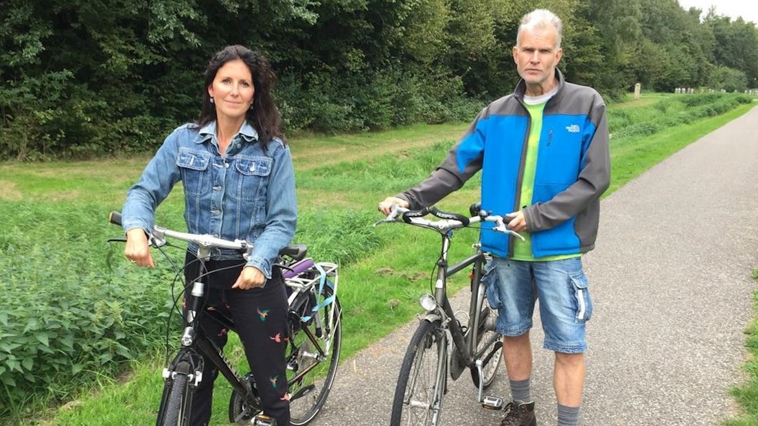 Verontruste buurtbewoonster Mirjam Bernardus en petitie-initiatiefnemer Gerrit Hartholt