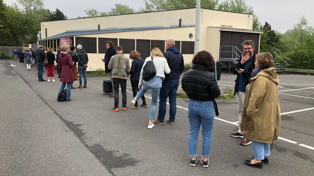 Lange rij voor Testen voor Toegang