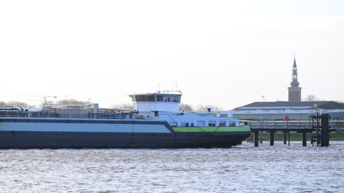 Het schip in Delfzijl dat gevaarlijk afval vervoerde