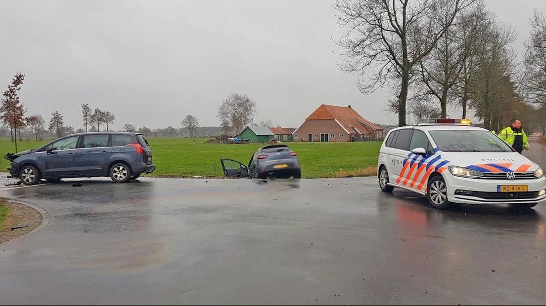 Automobilist naar ziekenhuis na ongeval in Staphorst