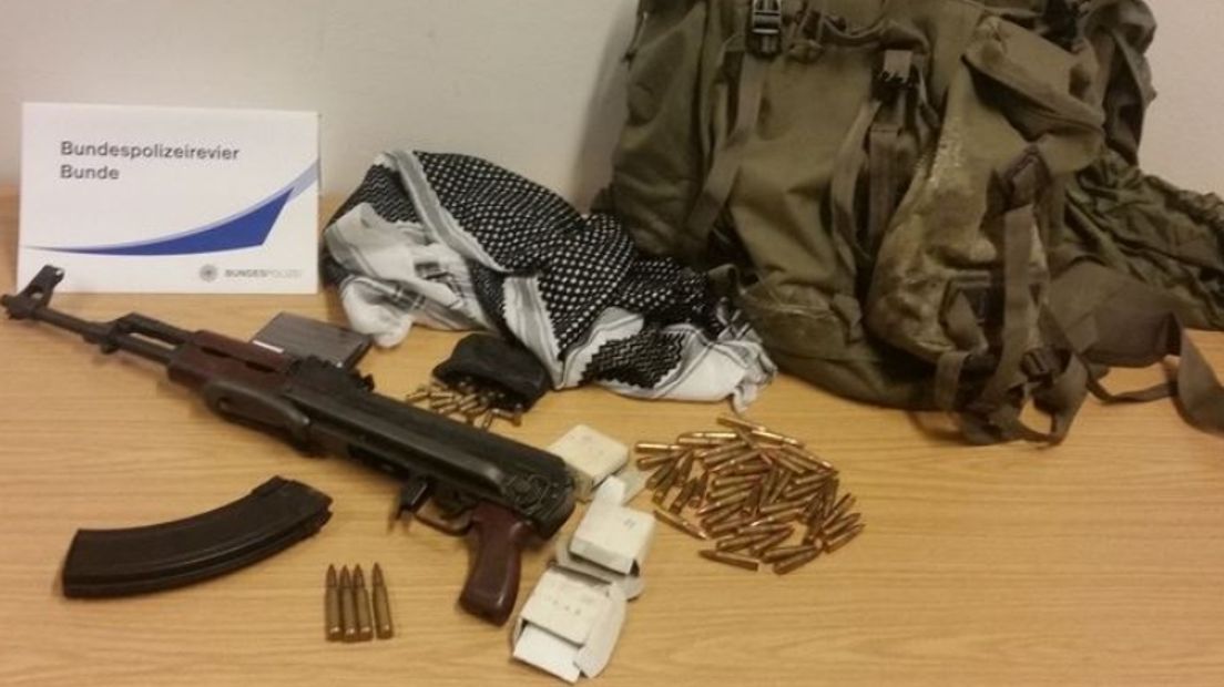 Duitse politie neemt bij Zwartemeer Kalasjnikov