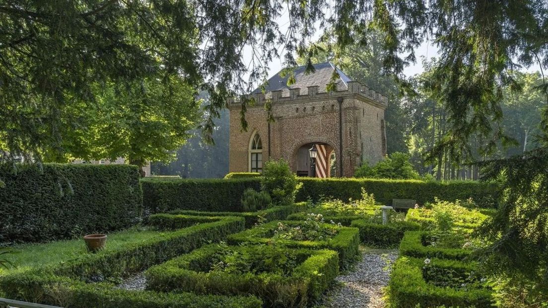 Dit Gelderse kasteel staat te koop voor 2,45 miljoen euro
