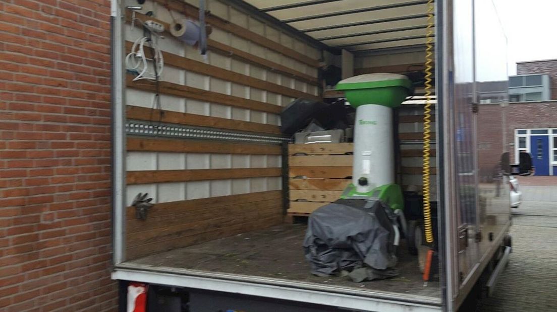Planten en spullen hennepkwekerij afgevoerd