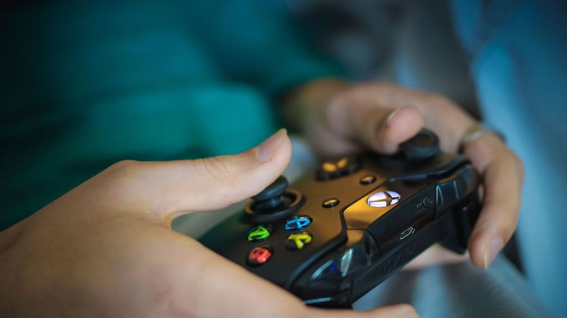 De politie hield twee verdachten aan na oplichting met computergames. Het onderzoek loopt nog.