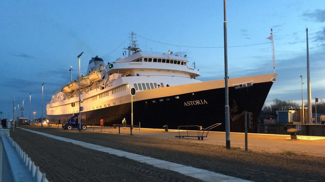 Oudste cruiseschip trekt veel bekijks (video)