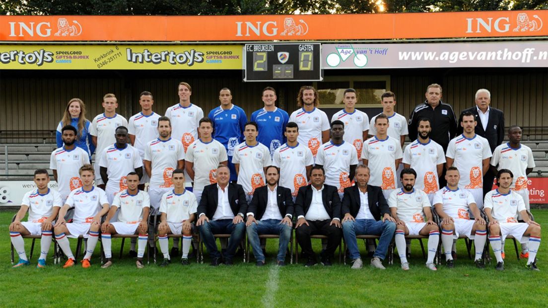 De inmiddels gedateerde elftalfoto van FC Breukelen.