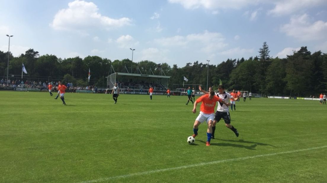 Nieuw Buinen was vanmiddag de baas op sportpark Boerbos (Rechten: RTV Drenthe/ Jordi Smit)