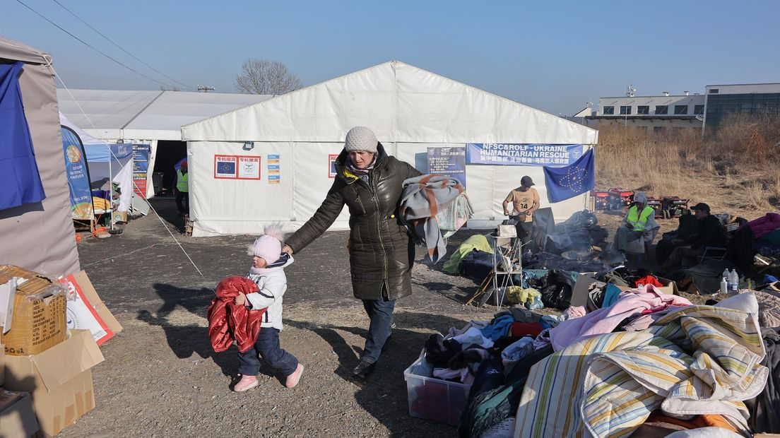 Vluchtelingen bij de grens tussen Polen en Oekraïne