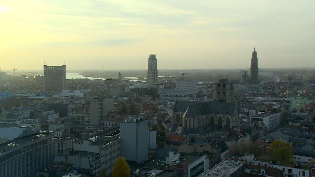 Zicht op Antwerpen vanuit het kantoor van de Internationale Scheldecommissie