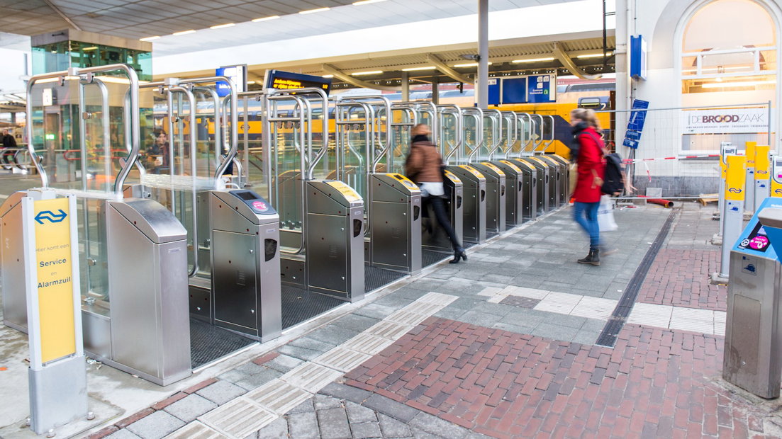 NS plaatst toegangspoortjes op station Zwolle