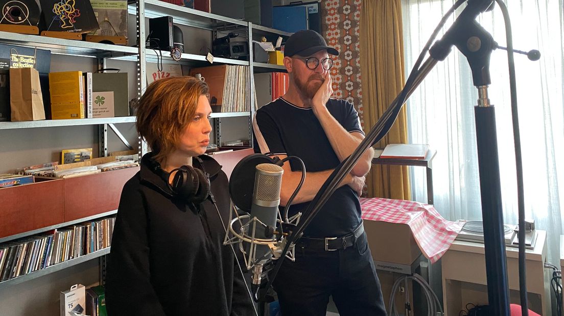 Tanya Kolisnyk in de studio met Erwin de Vries