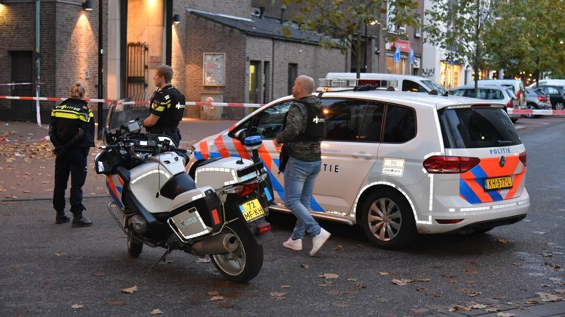 De man die dinsdag dreigde mensen neer te schieten in het centrum van Nijmegen had geen wapen in huis. Dat laat de politie woensdagmiddag weten.