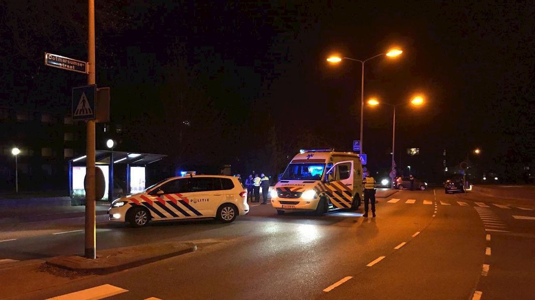 Twee auto's botsen op elkaar in Almelo