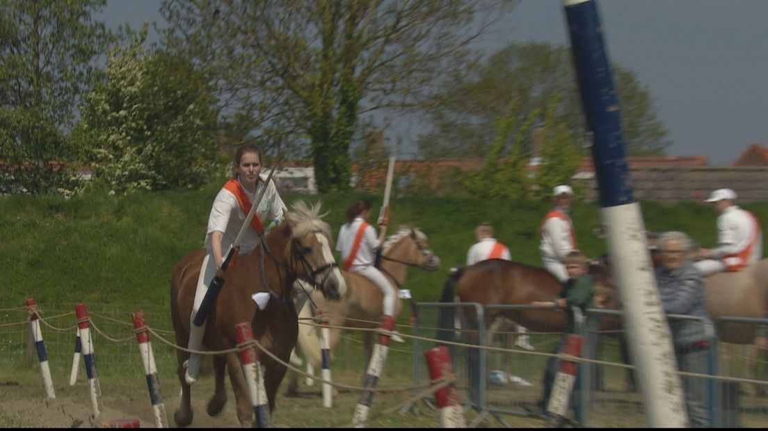 Bram van Boxel (16) beste jonge ringrijder (video)