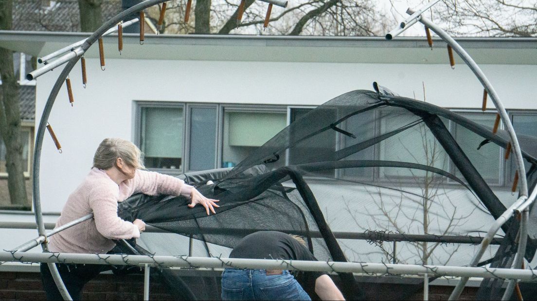 In maart 2021 werd deze trampoline in Pijnacker gegrepen door de wind