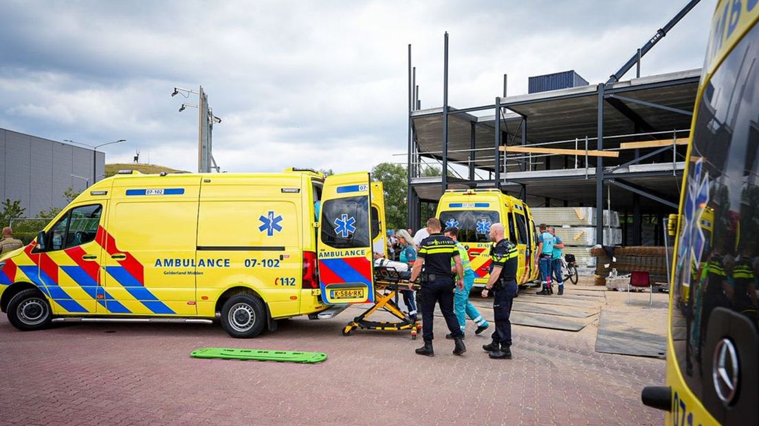 Het zwaargewonde slachtoffer is overgebracht naar het Radboudumc in Nijmegen.