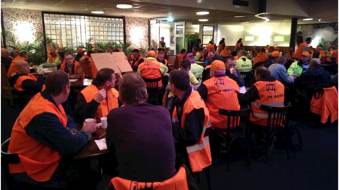 Staking werknemers  in de metaal in IJsselhallen
