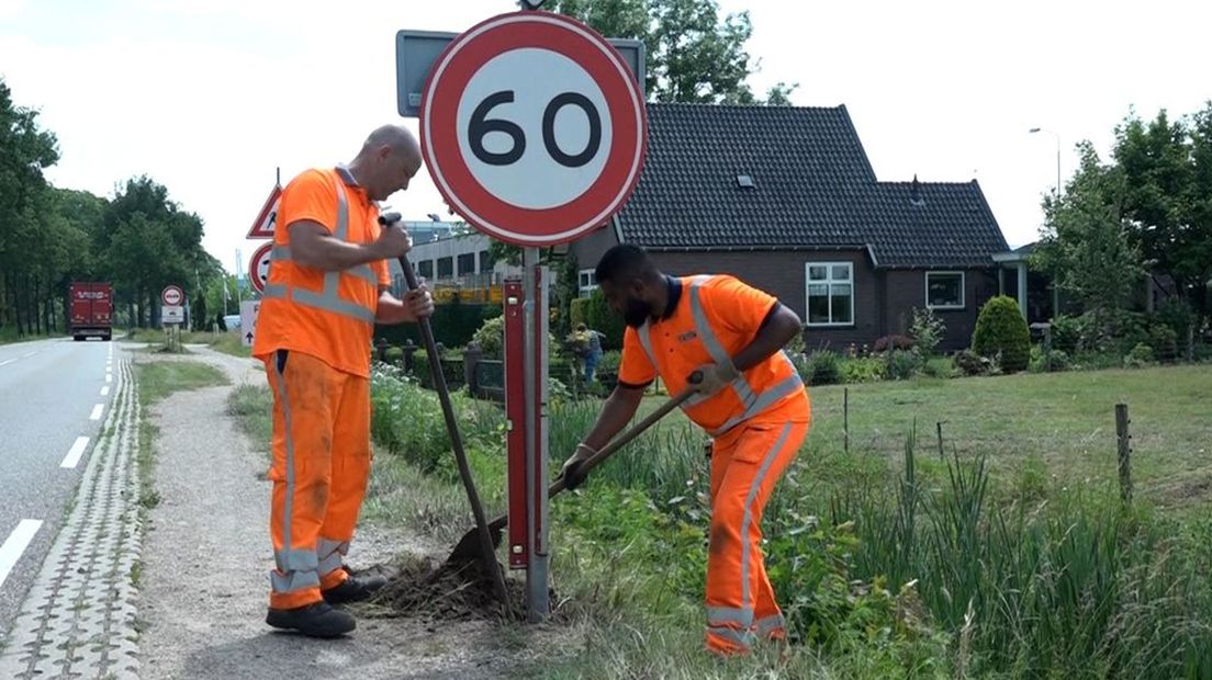 De nieuwe verkeersboden aan het Apeldoornse deel van Kanaal Zuid worden geplaatst.