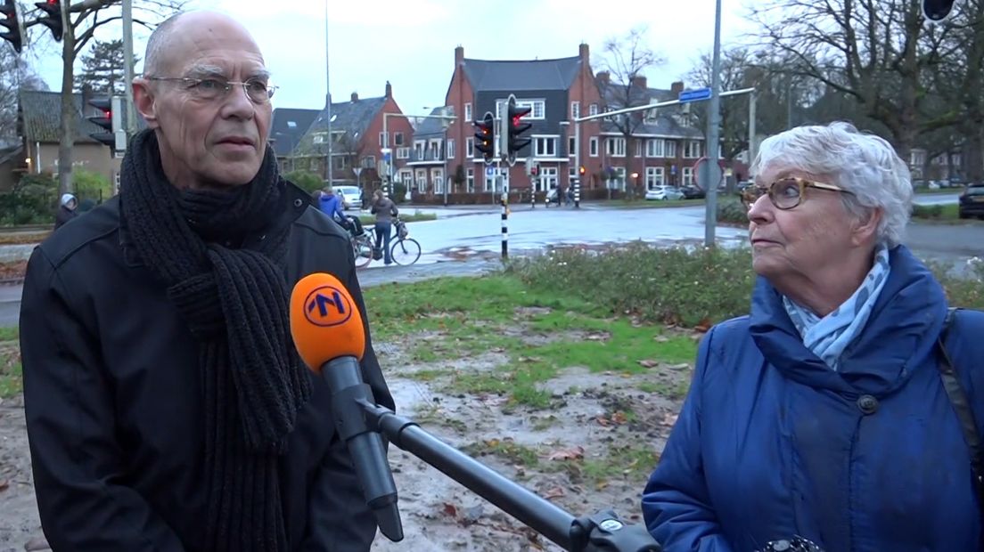 Omwonenden Piet Nienhuis en Ada de Jager zijn de verkeersoverlast zat