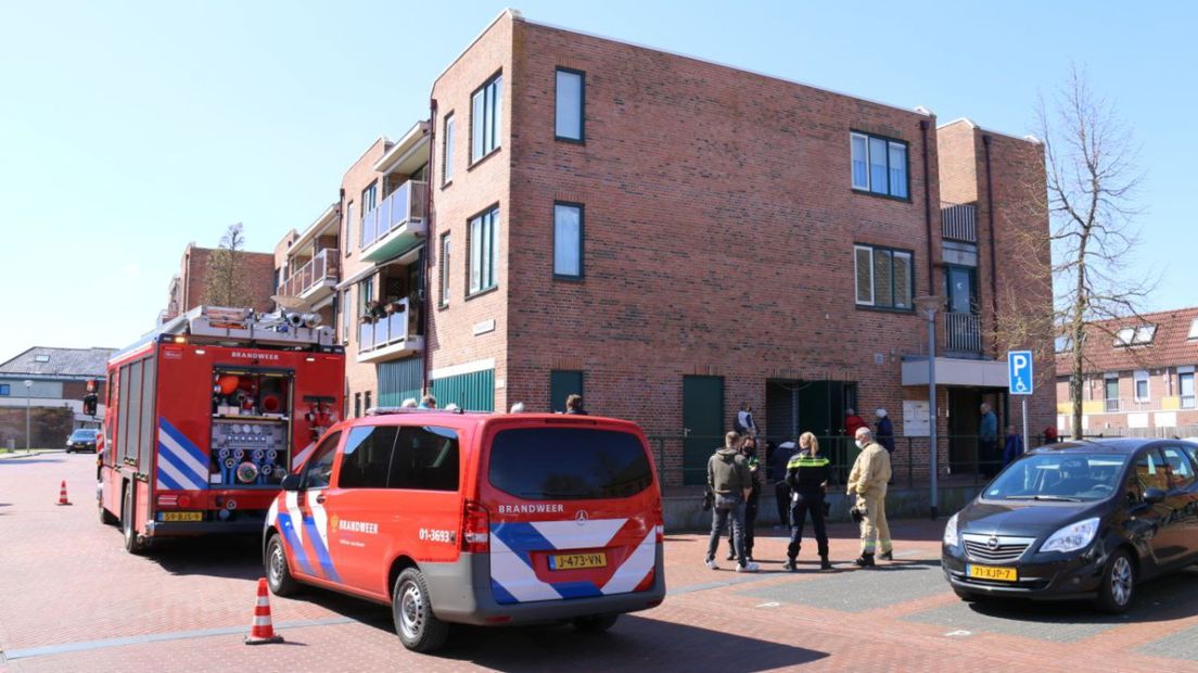 De brandweer heeft de Vissersdijkflat in Winschoten ontruimd