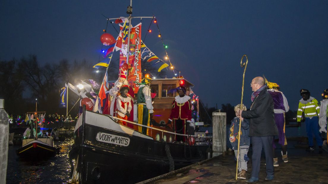 Sinterklaas krijgt zijn staf terug