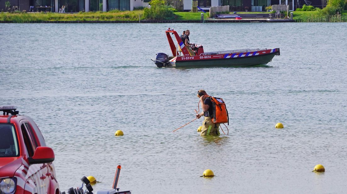 Divers stop search for drowning person Hoogeveen, police continue searching