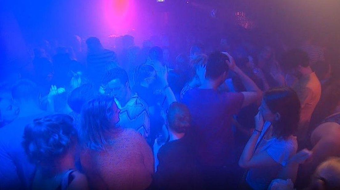 De twee clubs wilden open, maar blijven toch dicht.