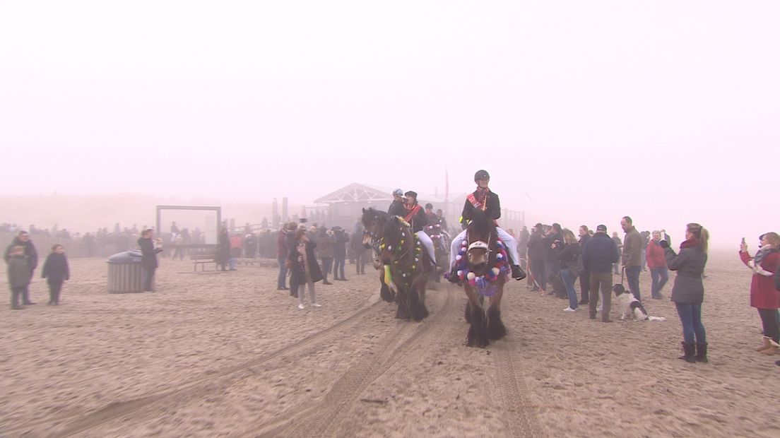 Mistige eerste Straô in Renesse (video)