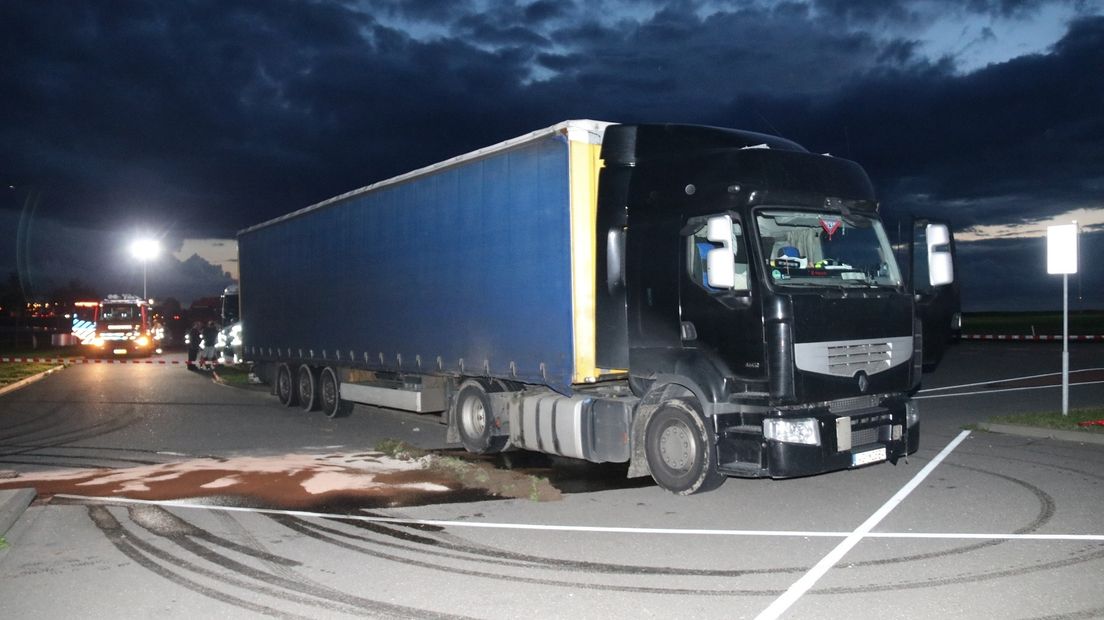 Dronken vrachtwagenchauffeur slaat agent na botsing