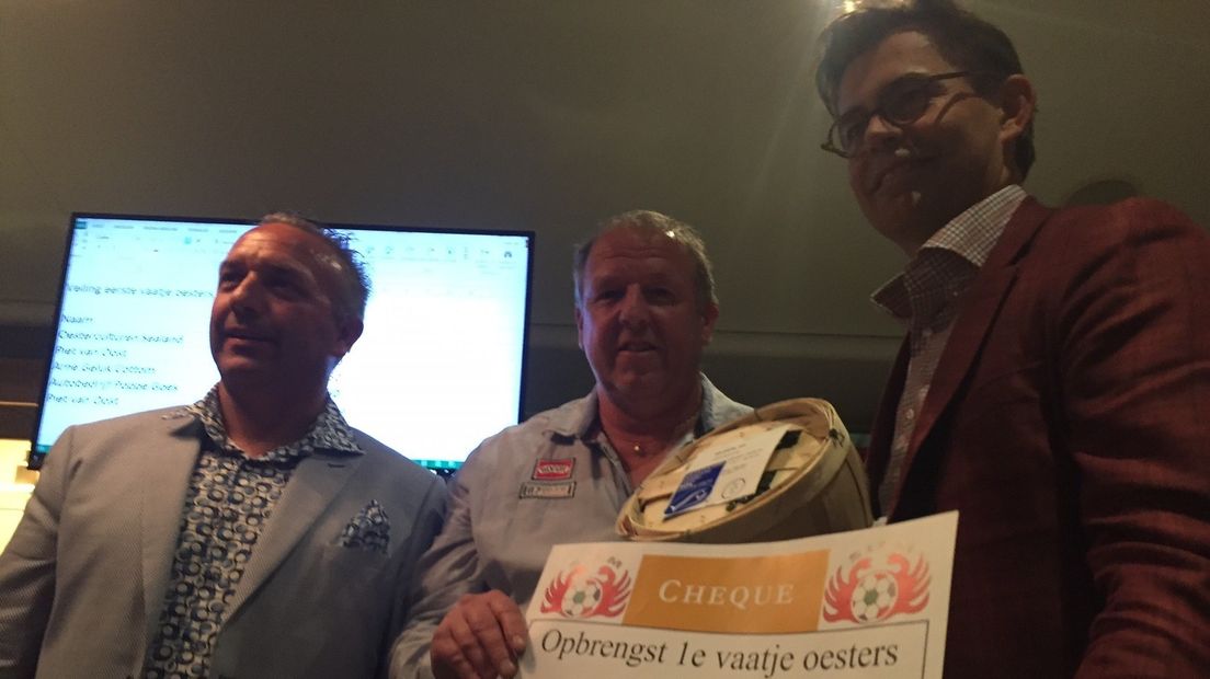 Eerste oesters van 2016 geveild voor het goede doel